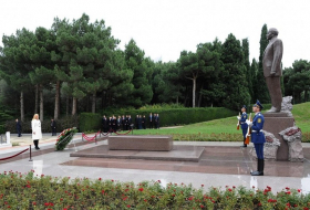 Croatian president pays respect to national leader Heydar Aliyev